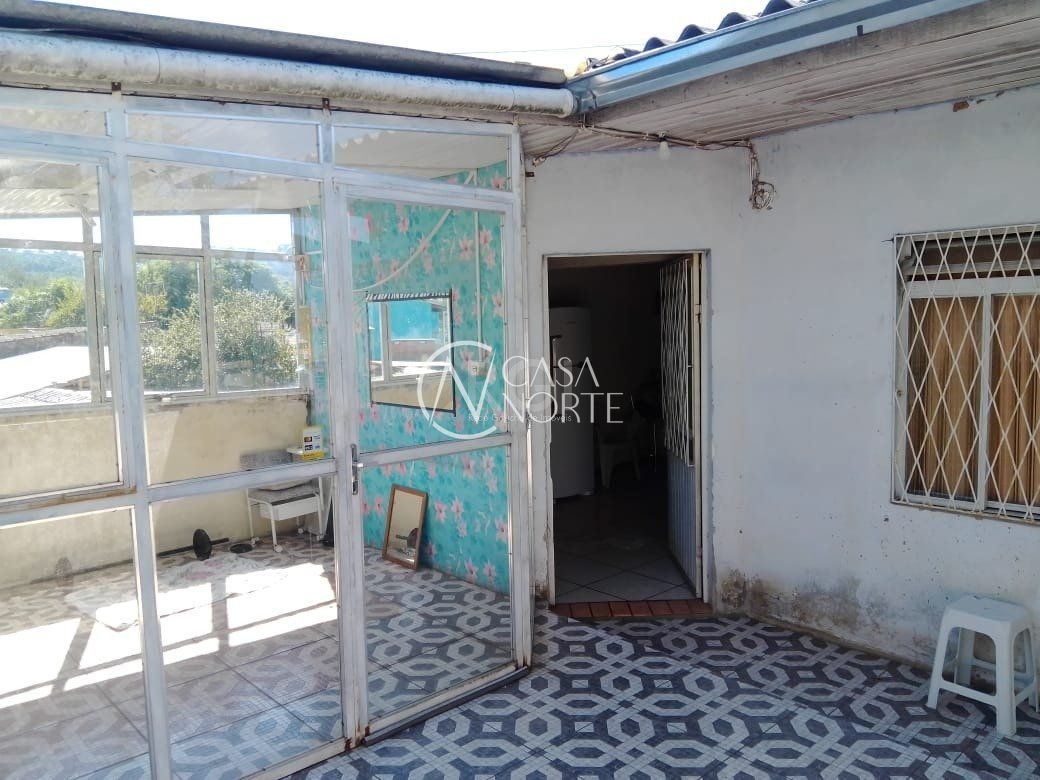 Casa à venda com 2 quartos, 300m², 2 vagas, Estrada Cristiano Kraemer no bairro Vila Nova em Porto Alegre