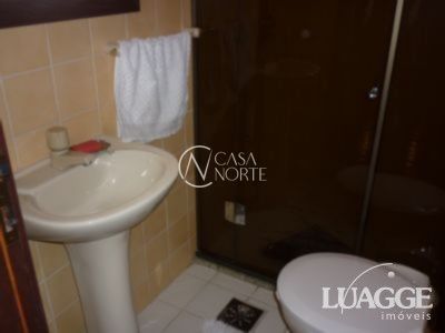 Casa à venda com 4 quartos, 530m², 1 suíte, 4 vagas, Travessa Clemencio Wallau no bairro Coronel Aparício Borges em Porto Alegre