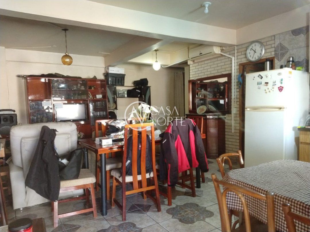 Casa à venda com 2 quartos, 322m², 7 vagas, Rua Curupaiti no bairro Cristal em Porto Alegre