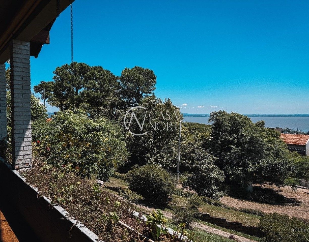 Casa à venda com 7 quartos, 463m², 2 suítes, 8 vagas, Rua Coronel Gomes de Carvalho no bairro Sétimo Céu em Porto Alegre