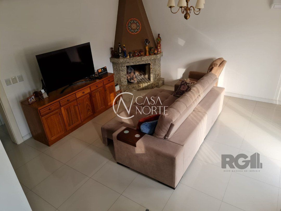 Casa à venda com 3 quartos, 200m², 3 suítes, 2 vagas, Rua Canísio Binsfeld no bairro Hípica em Porto Alegre