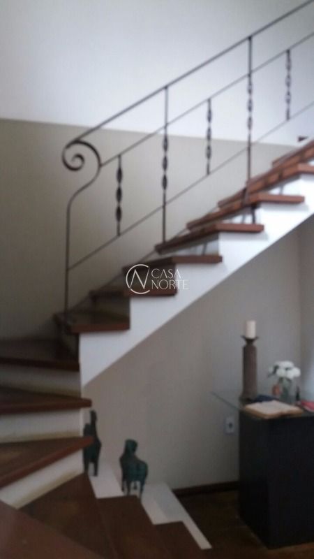 Casa à venda com 3 quartos, 239m², 2 vagas, Rua Fernando Cunha no bairro Cavalhada em Porto Alegre