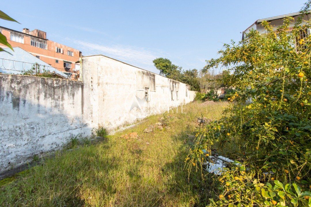 Terreno à venda  com 325m², Rua Tamandaré no bairro Camaquã em Porto Alegre