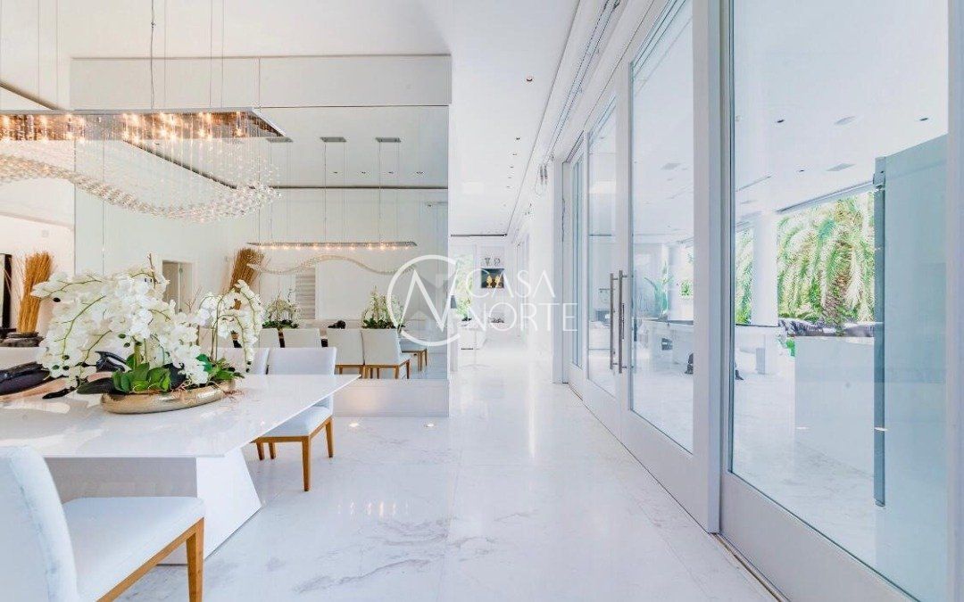 Casa de Condomínio à venda com 6 quartos, 745m², 4 suítes, 6 vagas, Avenida Juca Batista no bairro Belém Novo em Porto Alegre