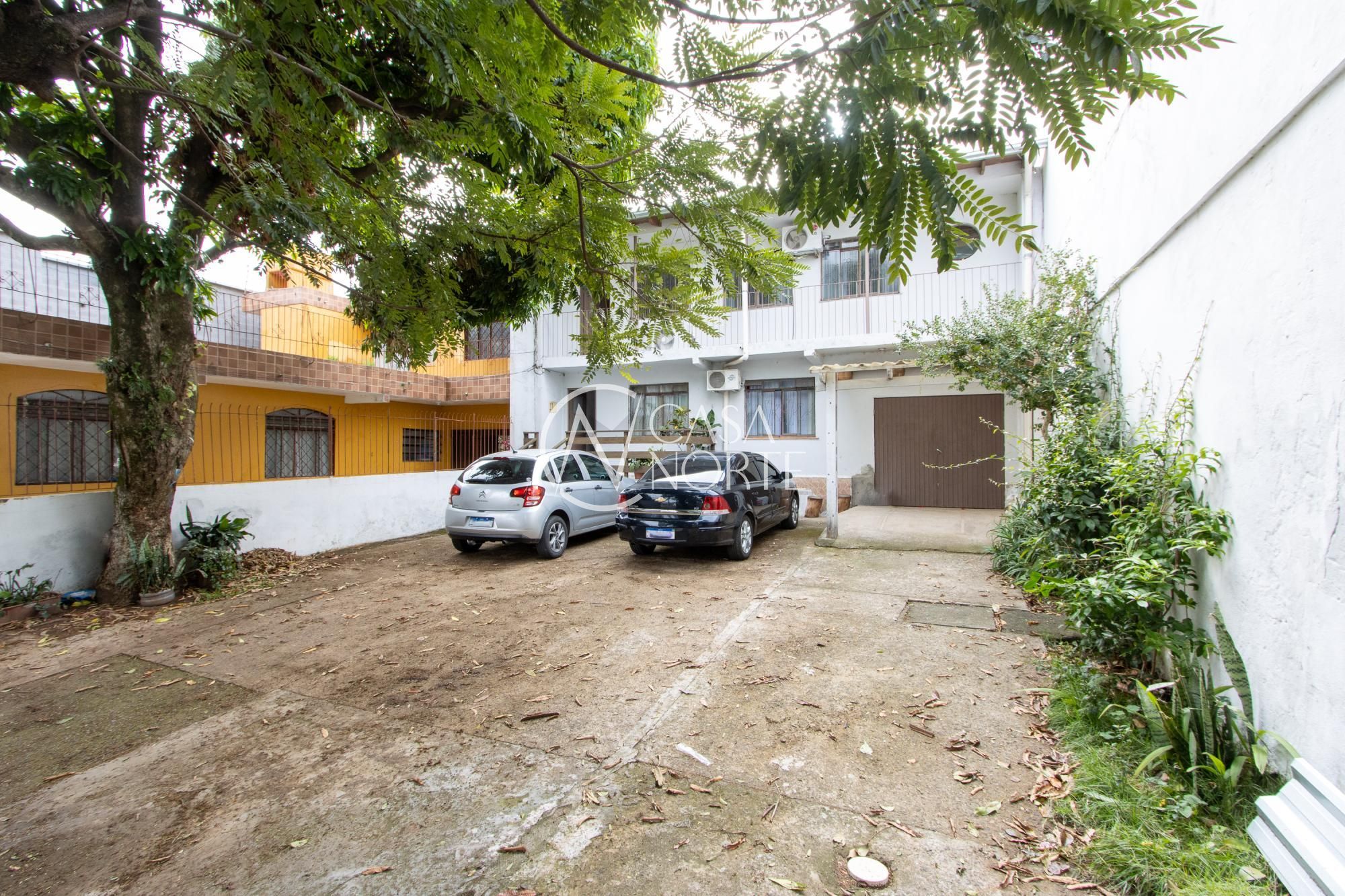 Casa à venda com 4 quartos, 181m², 1 suíte, 4 vagas, Rua Dona Malvina no bairro Santa Tereza em Porto Alegre