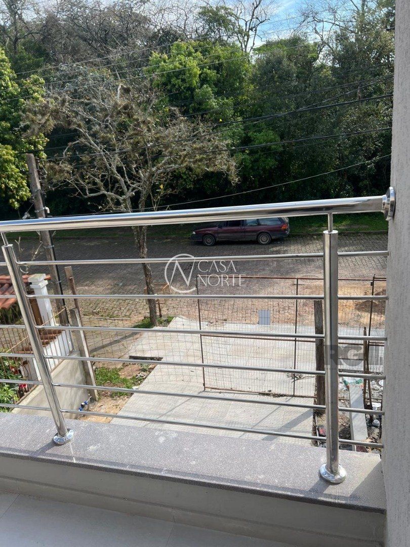 Sobrado à venda com 2 quartos, 140m², 1 suíte, 4 vagas, Rua Ari Peixoto Martins no bairro Espírito Santo em Porto Alegre