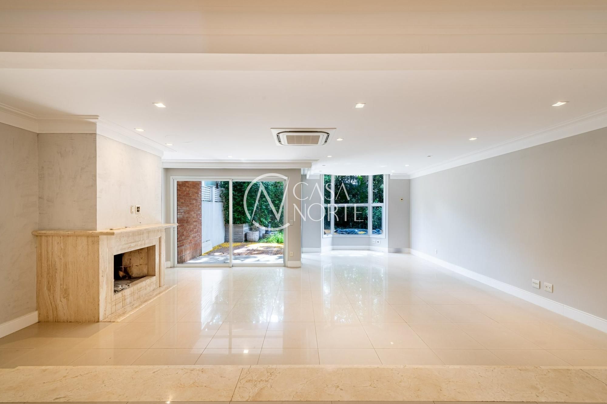 Casa de Condomínio à venda com 4 quartos, 431m², 3 suítes, 4 vagas, Rua de La Grange no bairro Três Figueiras em Porto Alegre