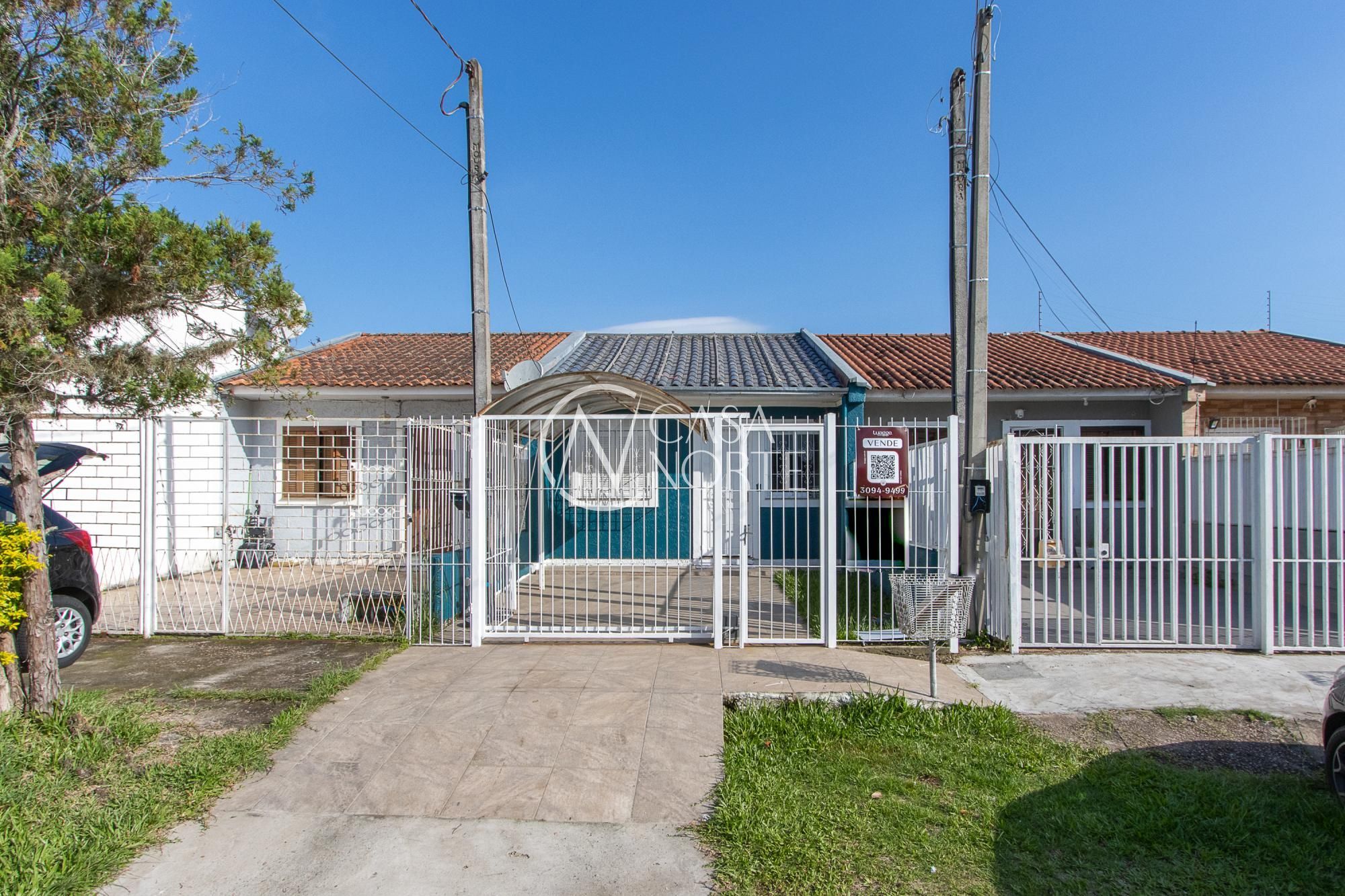 Casa à venda com 2 quartos, 291m², 2 vagas, Rua Elvira Dendena no bairro Hípica em Porto Alegre