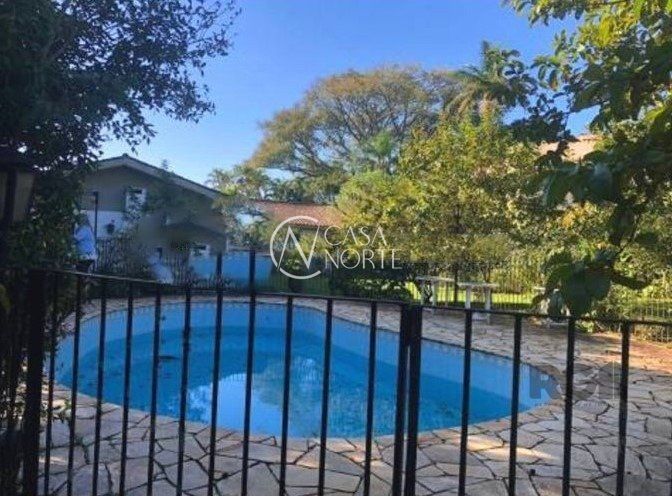 Casa à venda com 5 quartos, 305m², 4 suítes, 2 vagas, Avenida Jacuí no bairro Cristal em Porto Alegre