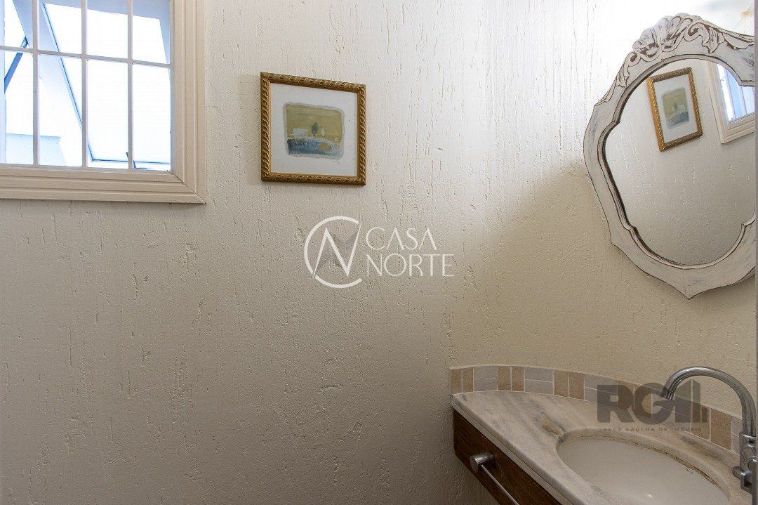 Casa à venda com 4 quartos, 167m², 1 suíte, 3 vagas, Rua Padre João Batista Reus no bairro Vila Conceição em Porto Alegre