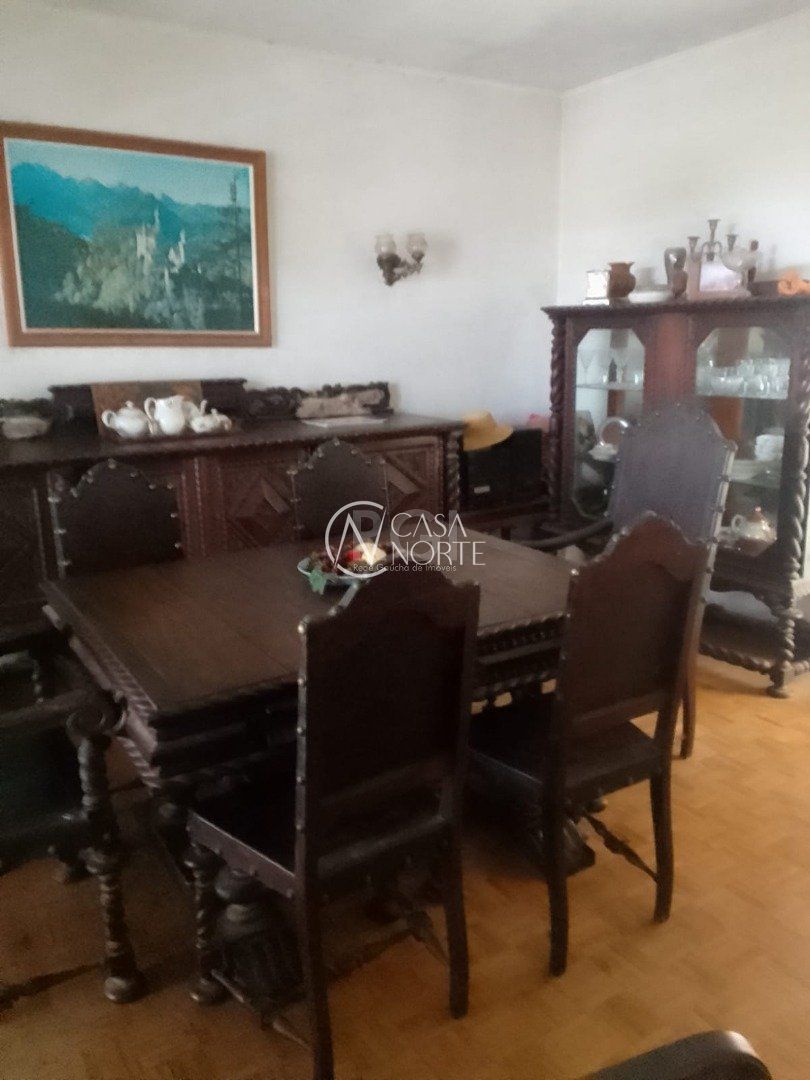 Casa à venda com 7 quartos, 400m², 1 suíte, 2 vagas, Rua Cariri no bairro Vila Assunção em Porto Alegre