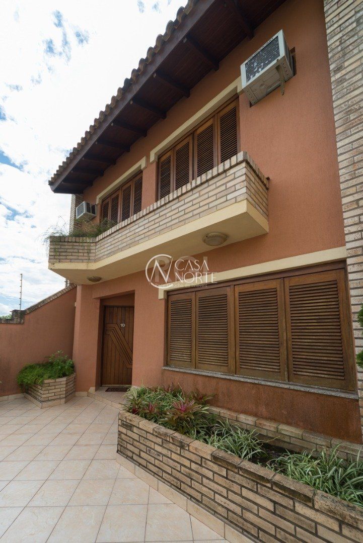 Casa de Condomínio à venda com 3 quartos, 240m², 1 suíte, 3 vagas, Rua Padre João Batista Reus no bairro Vila Conceição em Porto Alegre