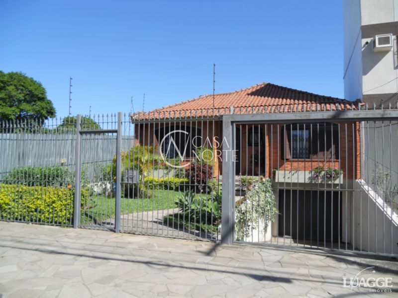 Casa à venda com 3 quartos, 283m², 1 suíte, 4 vagas, Rua Correa Lima no bairro Santa Tereza em Porto Alegre