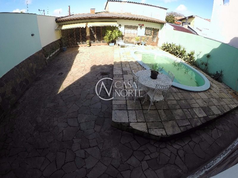Casa à venda com 4 quartos, 95m², 2 suítes, 4 vagas, Rua Pasteur no bairro Ipanema em Porto Alegre