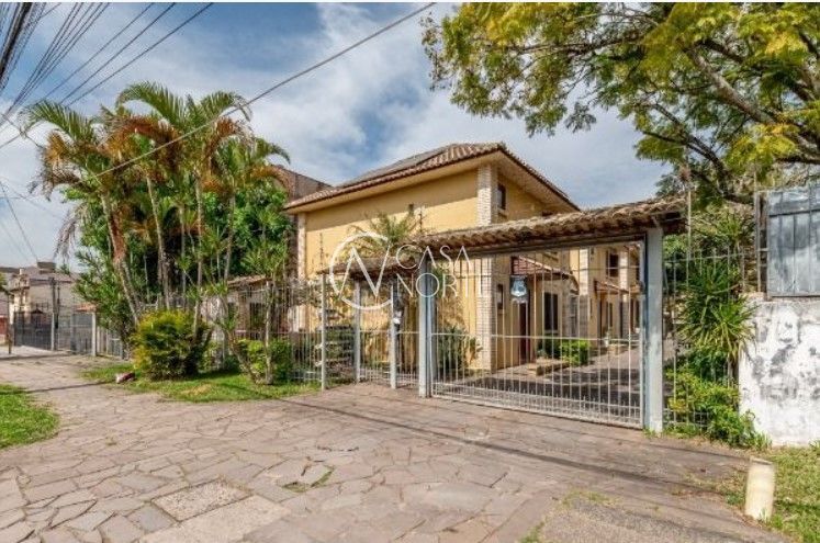 Casa de Condomínio à venda com 3 quartos, 141m², 1 suíte, 2 vagas, Rua Doutor Barcelos no bairro Tristeza em Porto Alegre