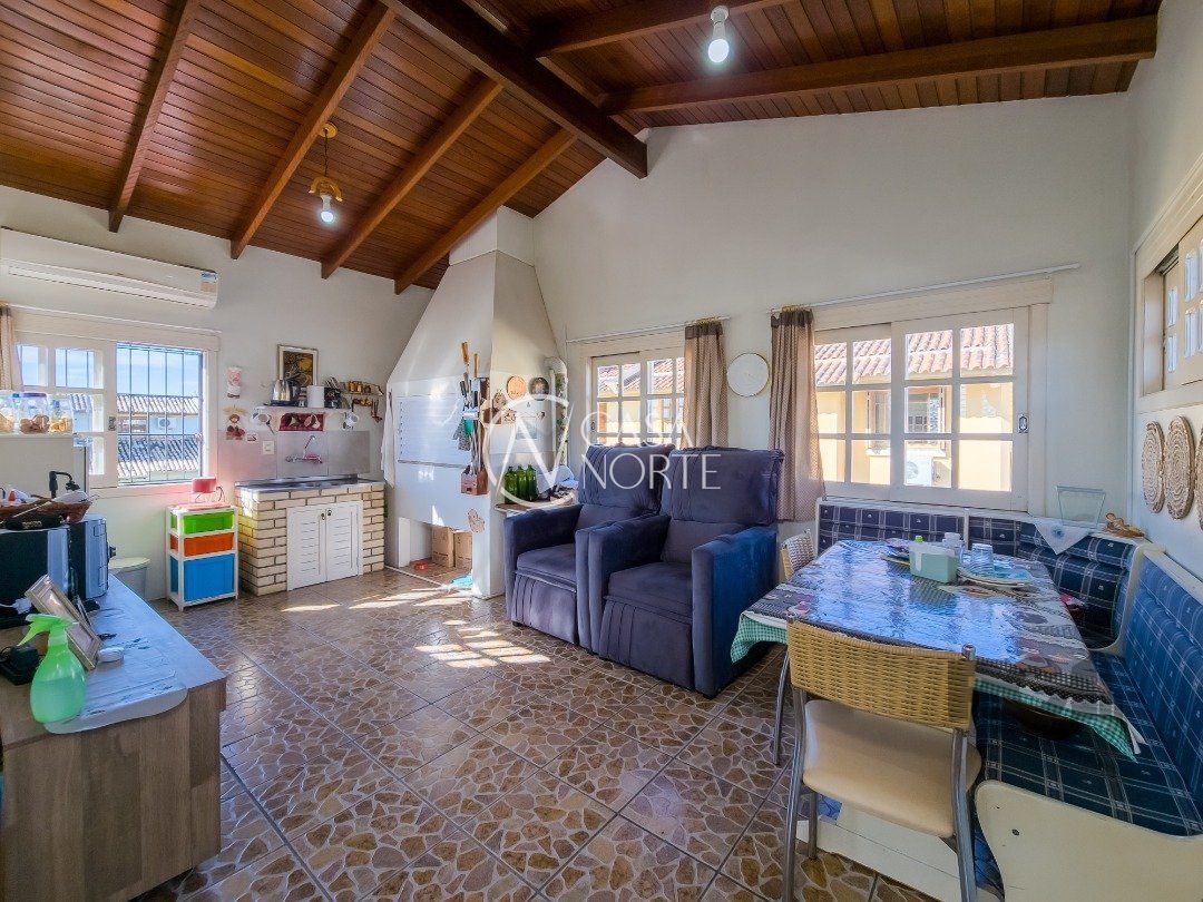 Casa de Condomínio à venda com 3 quartos, 182m², 1 suíte, 2 vagas, Rua Ladislau Neto no bairro Ipanema em Porto Alegre