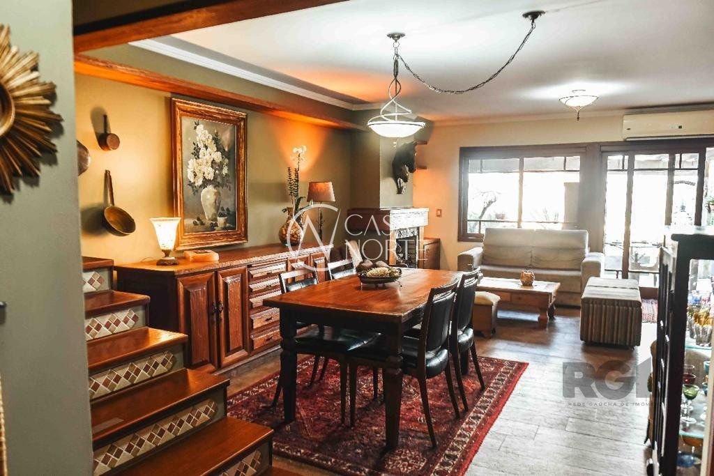 Casa de Condomínio à venda com 3 quartos, 246m², 1 suíte, 2 vagas, Rua Manajó no bairro Vila Assunção em Porto Alegre