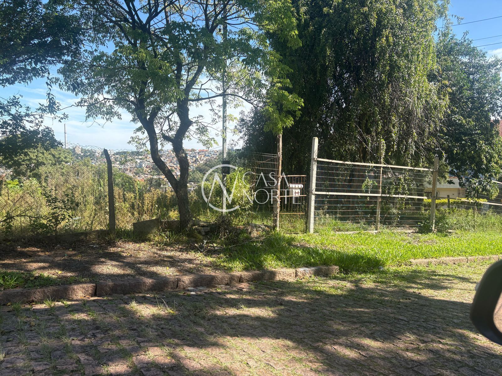 Terreno à venda  com 416m², Rua Engenheiro Leovigildo Paiva no bairro Santa Tereza em Porto Alegre