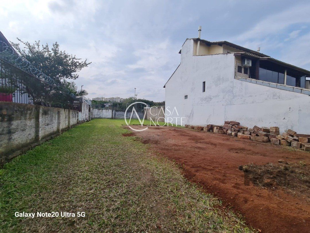 Terreno à venda  com 330m², Rua Doutor Egydio Michaelsen no bairro Cavalhada em Porto Alegre