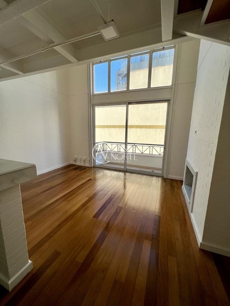 Loft à venda com 1 quarto, 77m², 1 suíte, 2 vagas, Rua Padre Chagas no bairro Moinhos de Vento em Porto Alegre