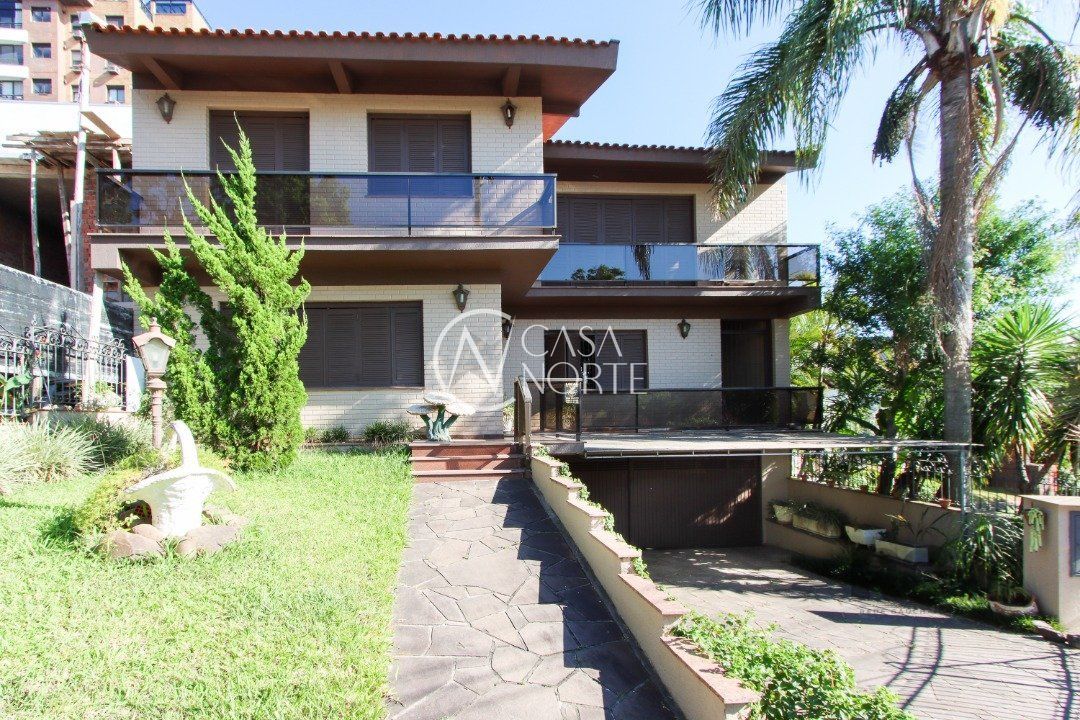 Casa à venda com 4 quartos, 475m², 3 suítes, 7 vagas, Rua Almirante Delamare no bairro Tristeza em Porto Alegre