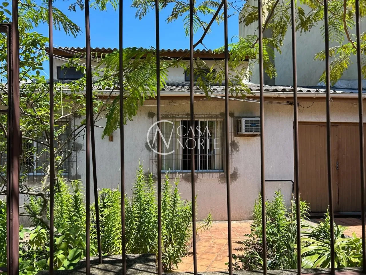 Casa à venda com 2 quartos, 150m², 2 vagas, Rua Coelho da Costa no bairro Nonoai em Porto Alegre