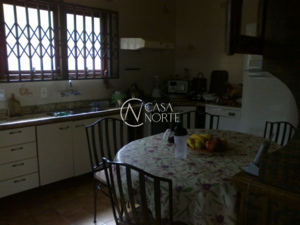 Casa à venda com 3 quartos, 350m², 1 suíte, 6 vagas, Rua Doutor Armando Barbedo no bairro Tristeza em Porto Alegre