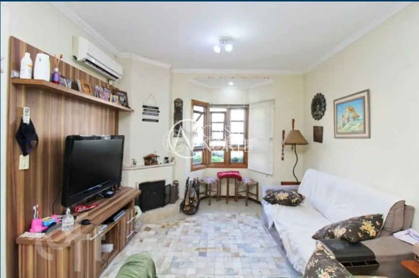 Casa à venda com 3 quartos, 149m², 1 suíte, 2 vagas, Rua Pau-Brasil no bairro Hípica em Porto Alegre
