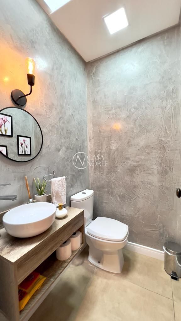 Casa à venda com 2 quartos, 98m², 1 suíte, 3 vagas, Rua Sargento Bruno Feldmann no bairro Guarujá em Porto Alegre