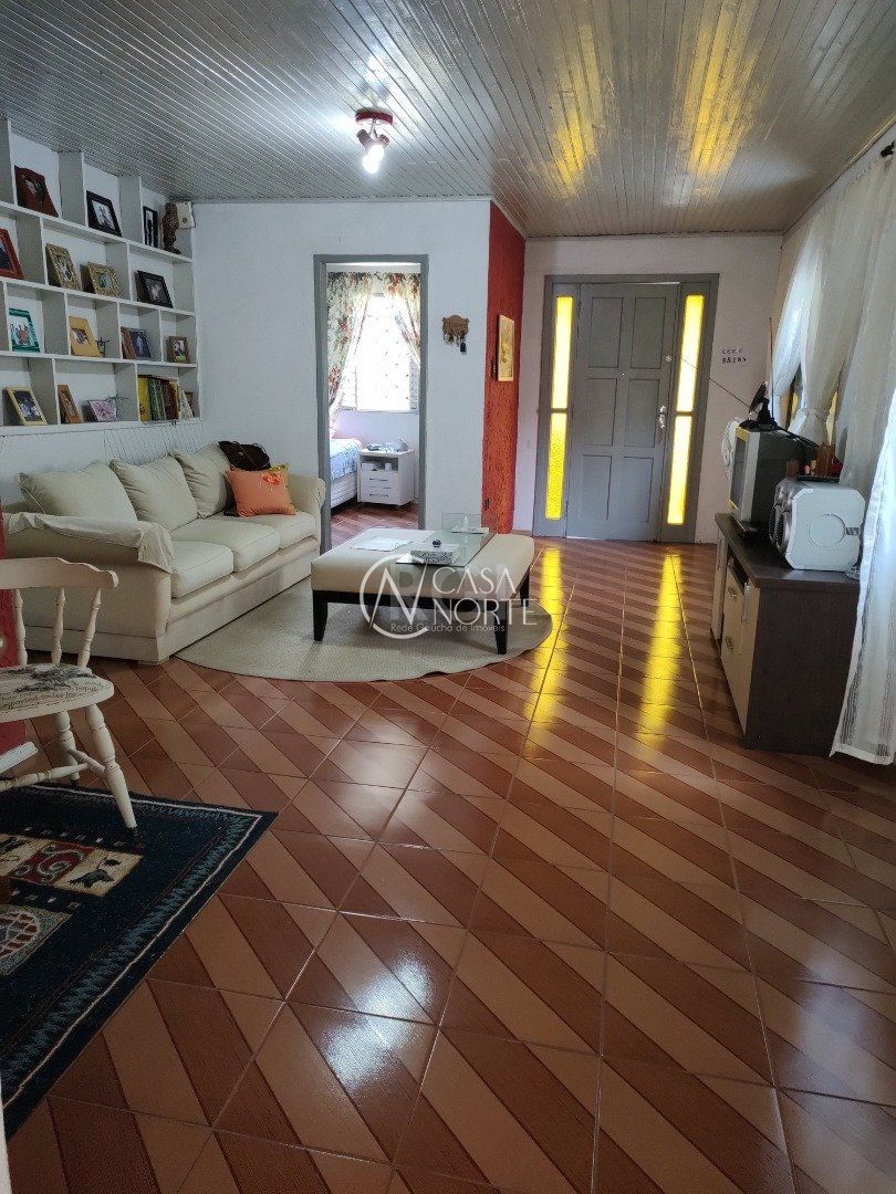 Casa à venda com 3 quartos, 335m², 4 vagas, Rua Martim Minaberry no bairro Partenon em Porto Alegre