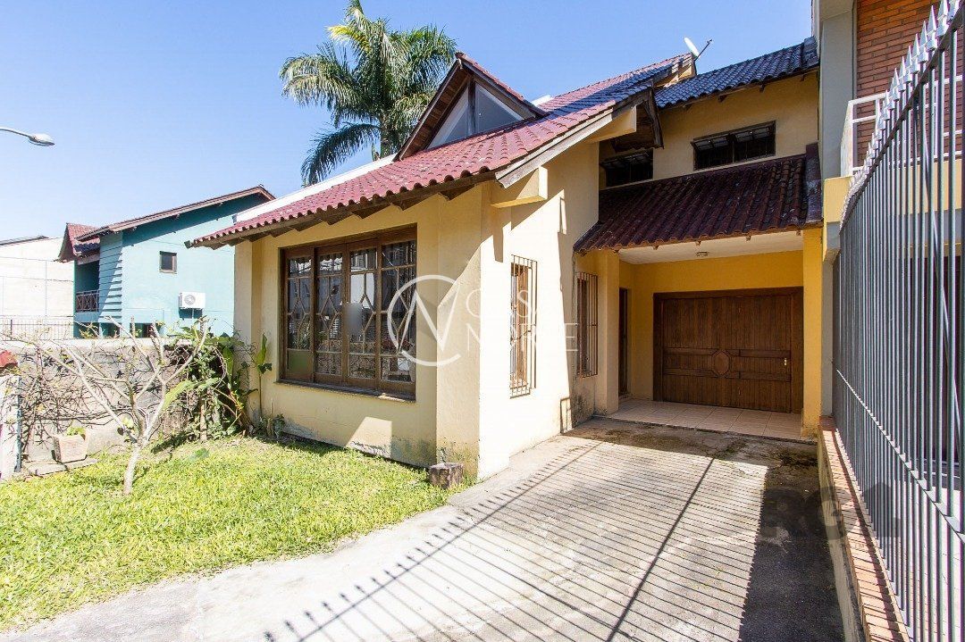 Casa de Condomínio à venda com 3 quartos, 190m², 1 suíte, 2 vagas, Avenida Vicente Monteggia no bairro Cavalhada em Porto Alegre