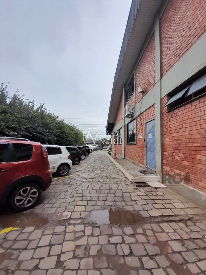 Pavilhão à venda , 2400m², 20 vagas, Rua Frederico Mentz no bairro Navegantes em Porto Alegre