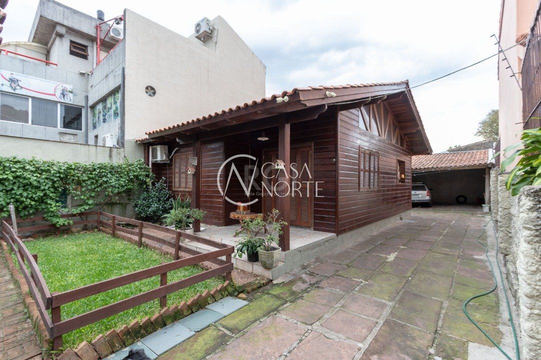 Casa à venda com 2 quartos, 54m², 4 vagas, Rua Butui no bairro Cristal em Porto Alegre