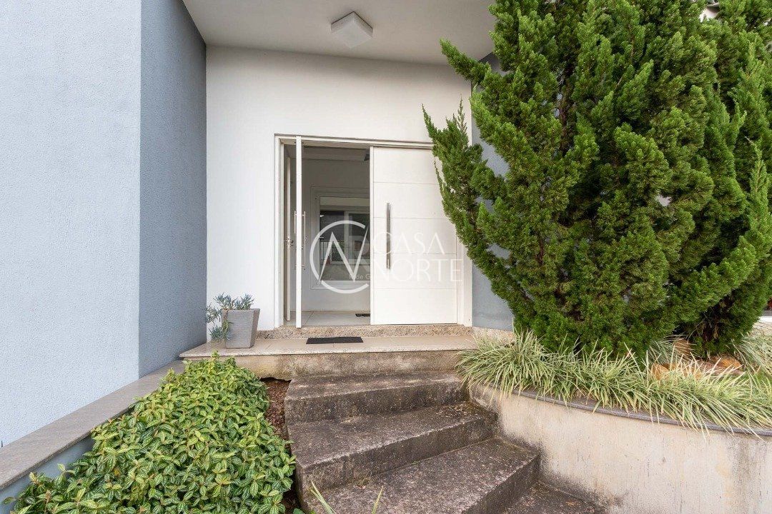 Casa à venda com 4 quartos, 377m², 3 suítes, 3 vagas, Rua Irmao Jaime Biazus no bairro Guarujá em Porto Alegre