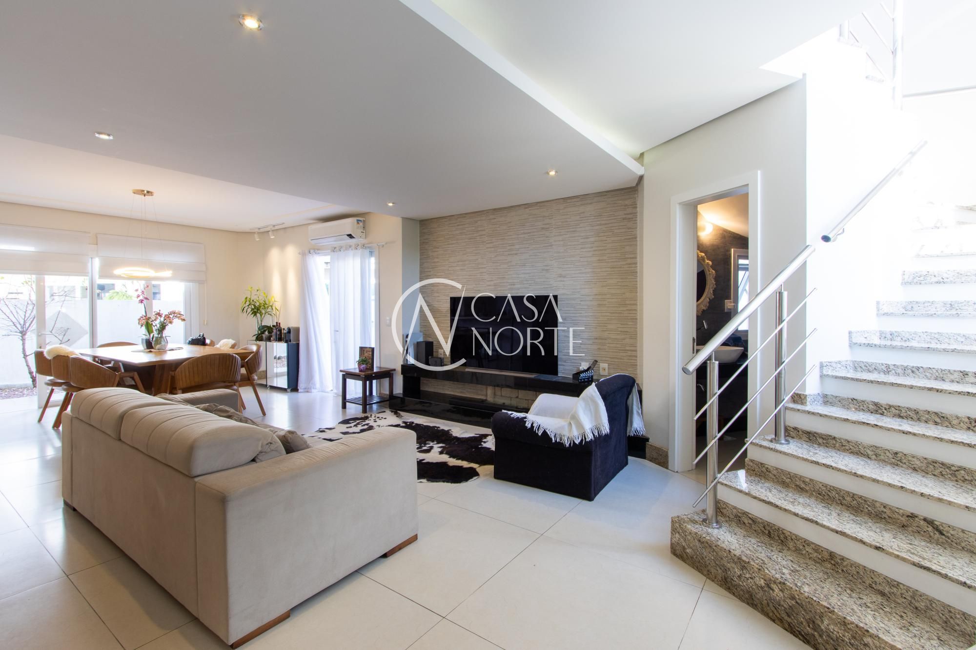 Casa de Condomínio à venda com 3 quartos, 152m², 1 suíte, 2 vagas, Rua Carlos Maximiliano Fayet no bairro Hípica em Porto Alegre