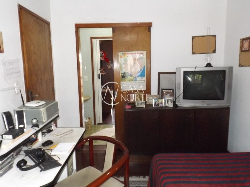 Casa à venda com 3 quartos, 250m², 3 suítes, 7 vagas, Rua Professor Clemente Pinto no bairro Medianeira em Porto Alegre