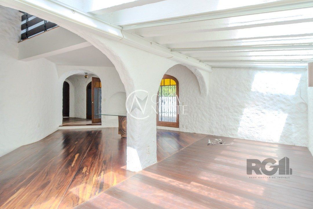 Casa à venda com 3 quartos, 375m², 1 suíte, 4 vagas, Rua Padre João Batista Reus no bairro Vila Conceição em Porto Alegre
