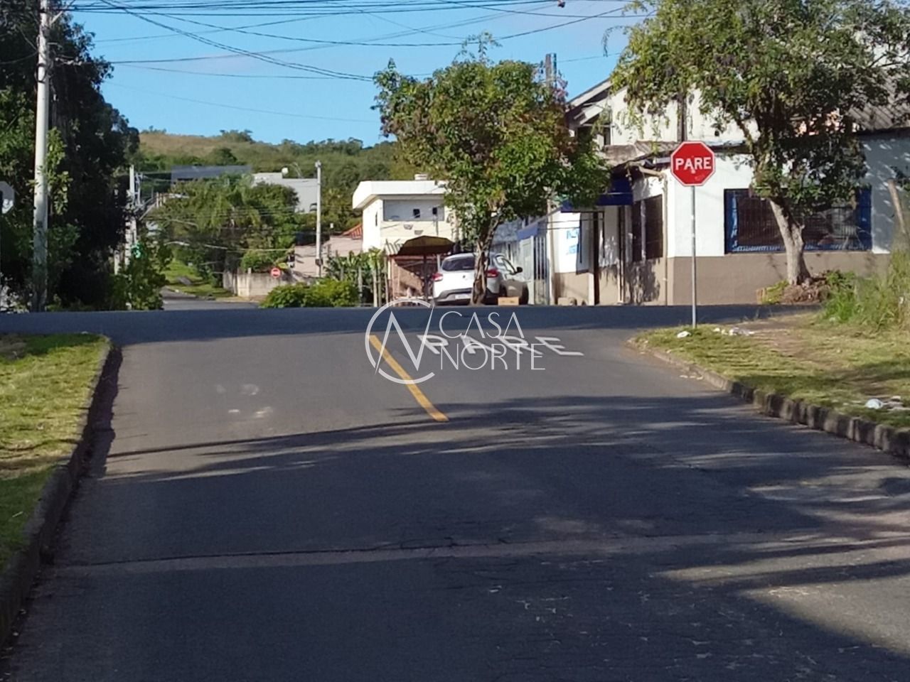 Casa à venda com 2 quartos, 140m², 2 vagas, Rua Professor Joaquim Louzada no bairro Camaquã em Porto Alegre