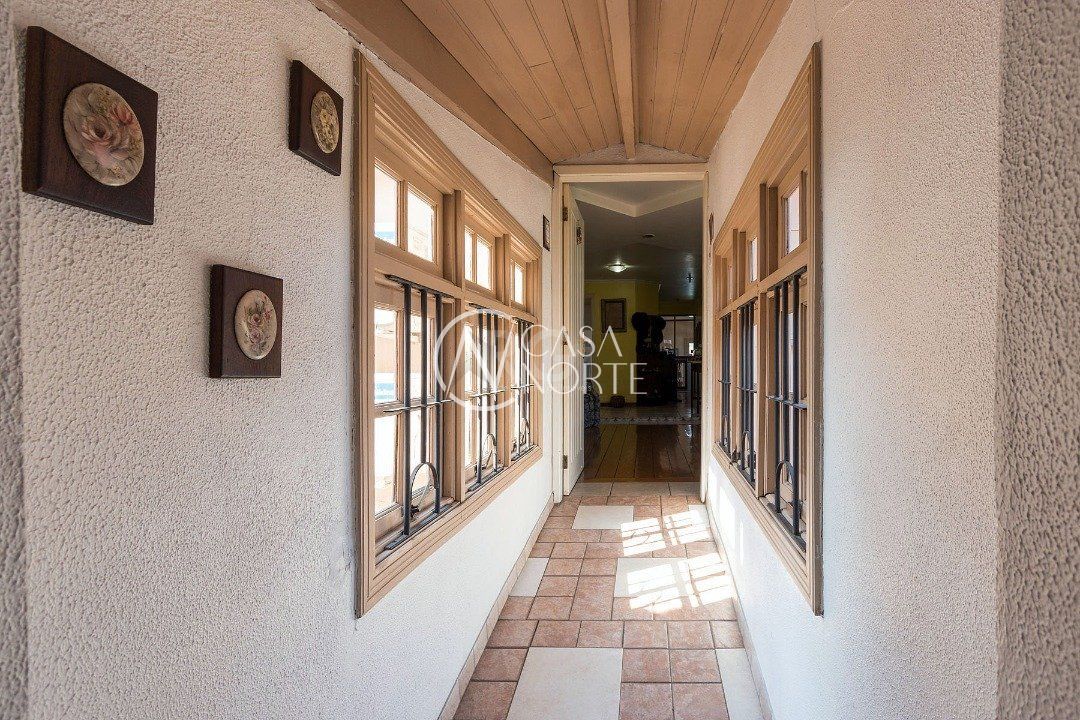 Casa à venda com 5 quartos, 320m², 2 suítes, 3 vagas, Rua Doutor Mário Totta no bairro Tristeza em Porto Alegre