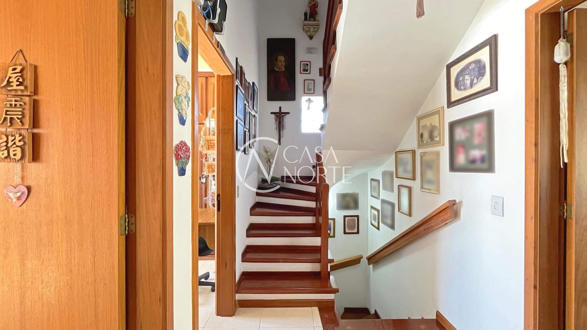 Casa de Condomínio à venda com 3 quartos, 233m², 1 suíte, 2 vagas, Avenida Eduardo Prado no bairro Cavalhada em Porto Alegre