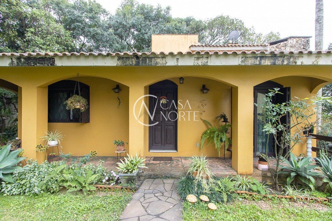 Casa à venda com 2 quartos, 164m², 2 vagas, Avenida da Cavalhada no bairro Cavalhada em Porto Alegre