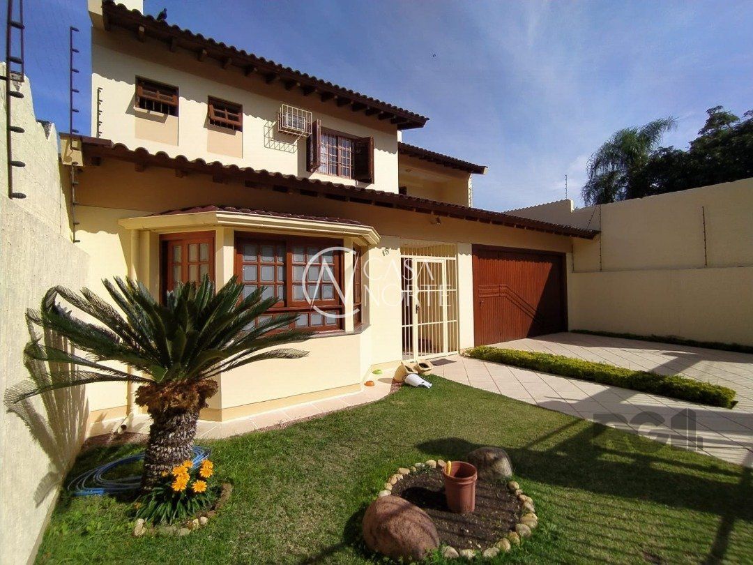 Casa à venda com 4 quartos, 342m², 2 suítes, 4 vagas, Rua Alfredo Silveira Dias no bairro Nonoai em Porto Alegre