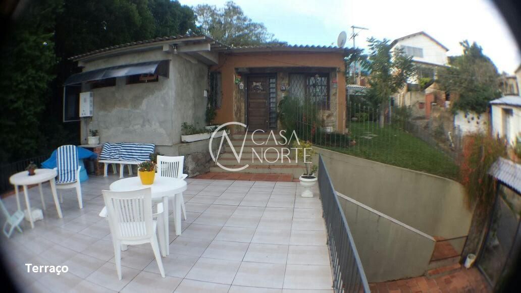 Casa à venda com 3 quartos, 232m², 1 suíte, 4 vagas, Estrada João Passuelo no bairro Vila Nova em Porto Alegre