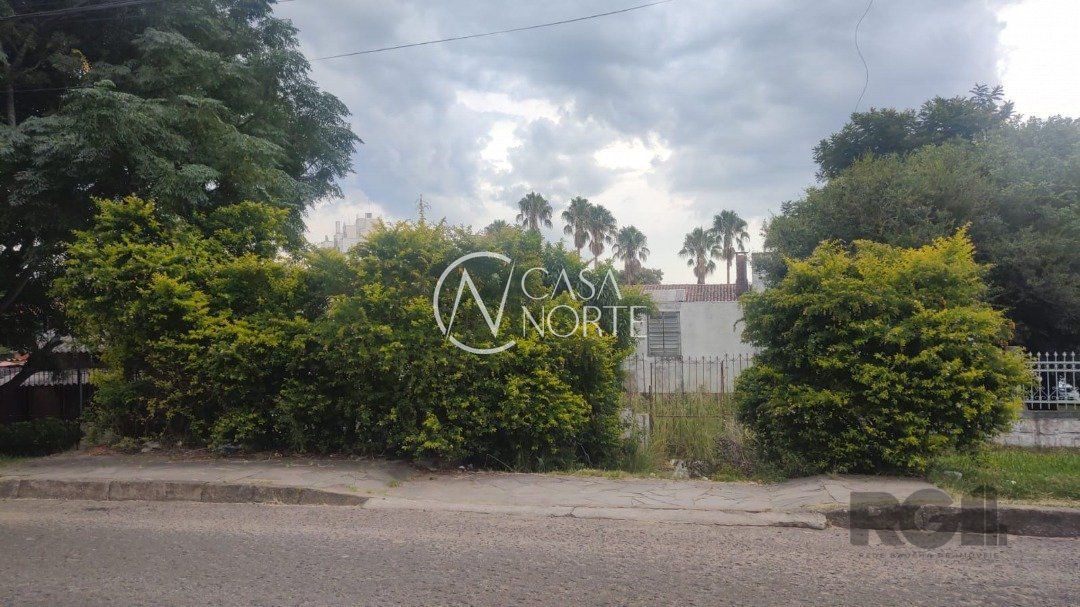 Terreno à venda  com 314m², Avenida Paulo Pontes no bairro Cavalhada em Porto Alegre