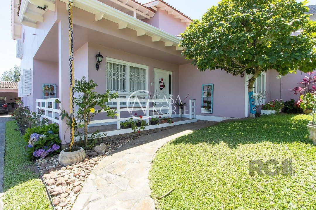 Sobrado à venda com 4 quartos, 284m², 1 suíte, 5 vagas, Rua Dona Otilia no bairro Santa Tereza em Porto Alegre