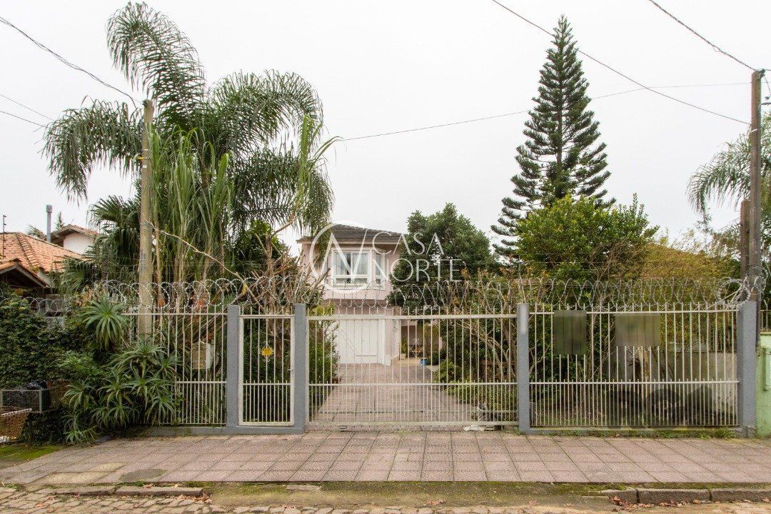 Casa à venda com 3 quartos, 292m², 2 suítes, 4 vagas, Rua Engenheiro Coelho Parreira no bairro Ipanema em Porto Alegre