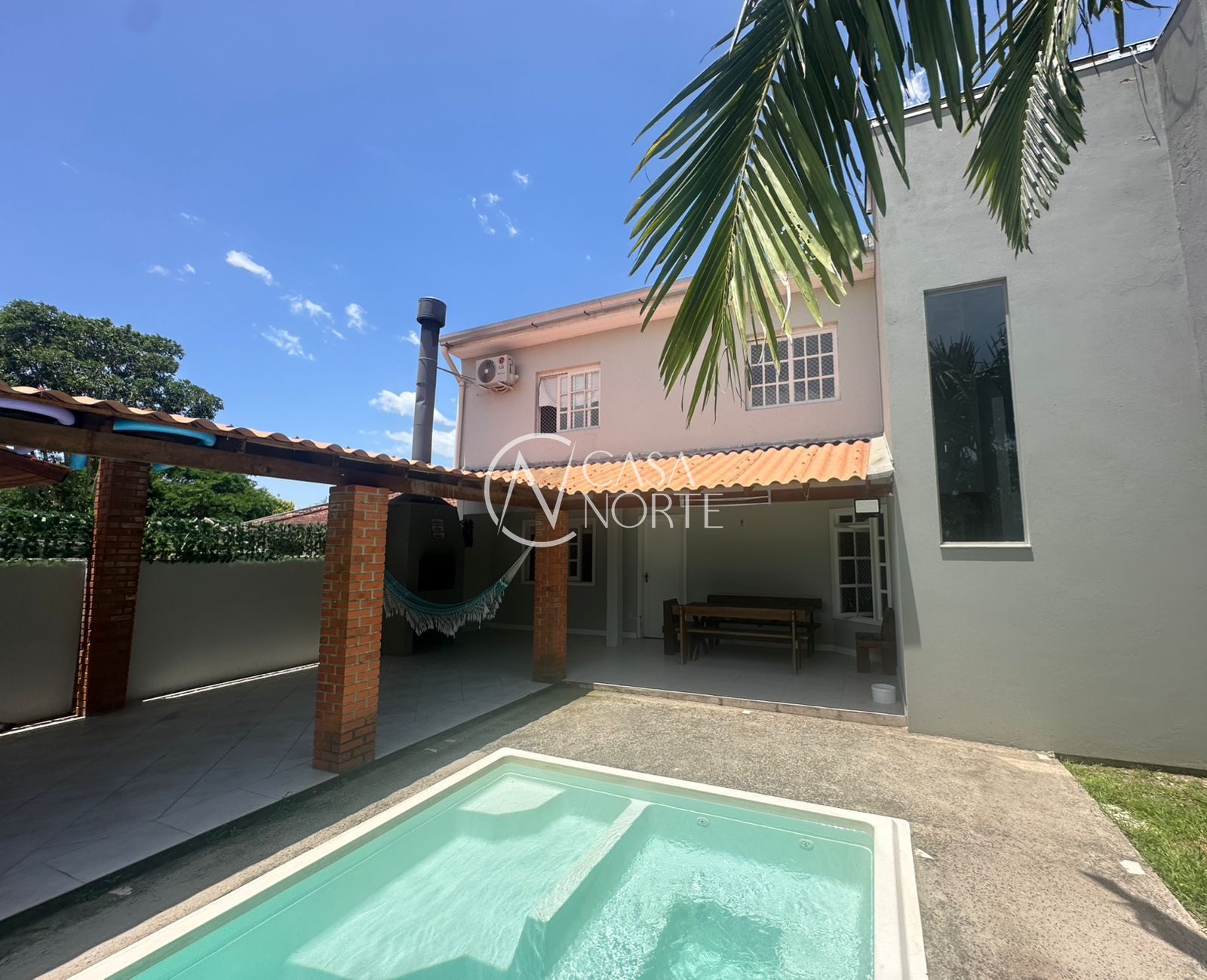 Casa à venda com 3 quartos, 142m², 2 suítes, 2 vagas, Rua Telmo Vieira de Araújo no bairro Aberta dos Morros em Porto Alegre