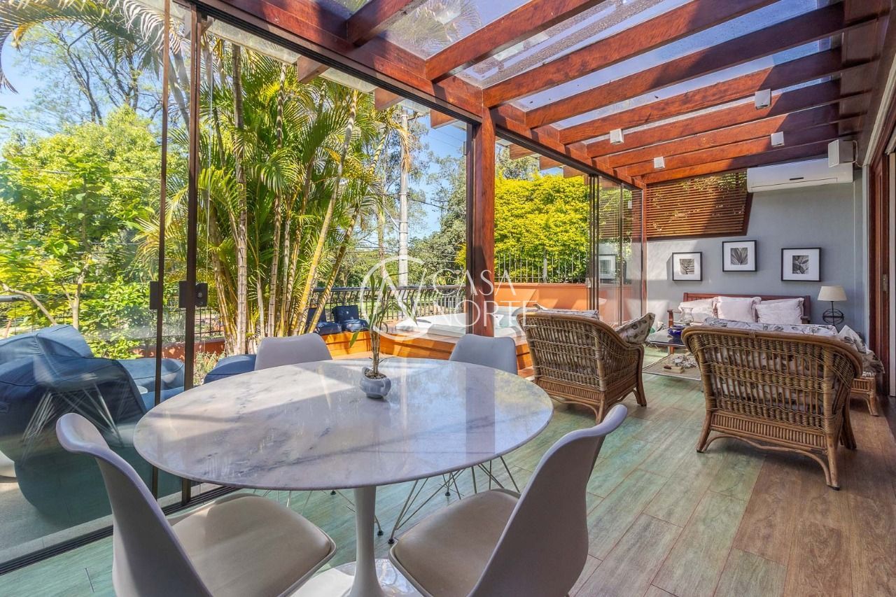 Casa de Condomínio à venda com 4 quartos, 487m², 4 suítes, 3 vagas, Rua Osorio Tuyuty de Oliveira Freitas no bairro Três Figueiras em Porto Alegre