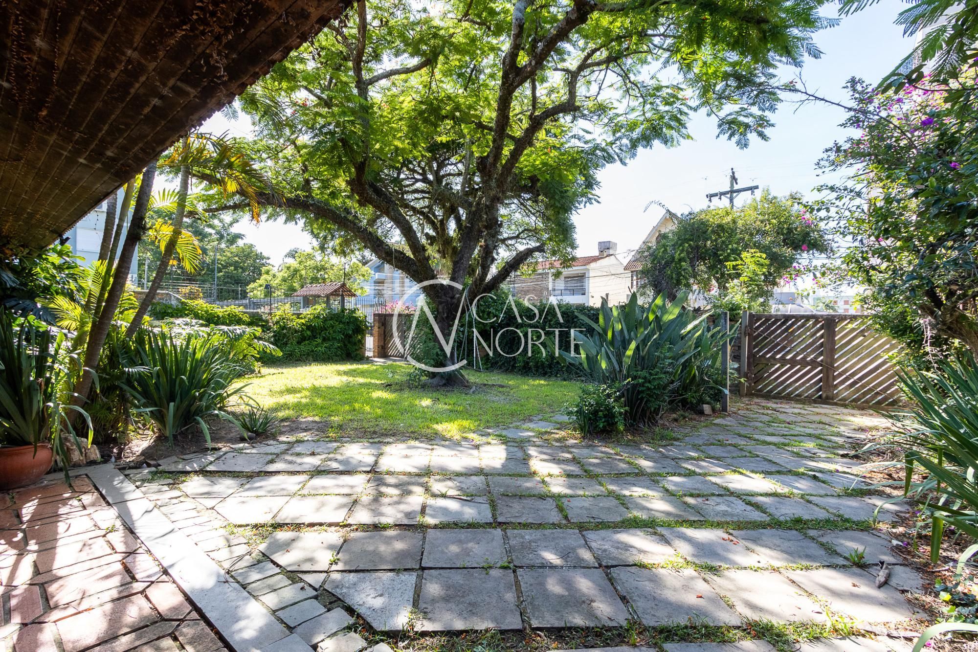 Terreno à venda  com 1254m², Rua Chico Pedro no bairro Camaquã em Porto Alegre