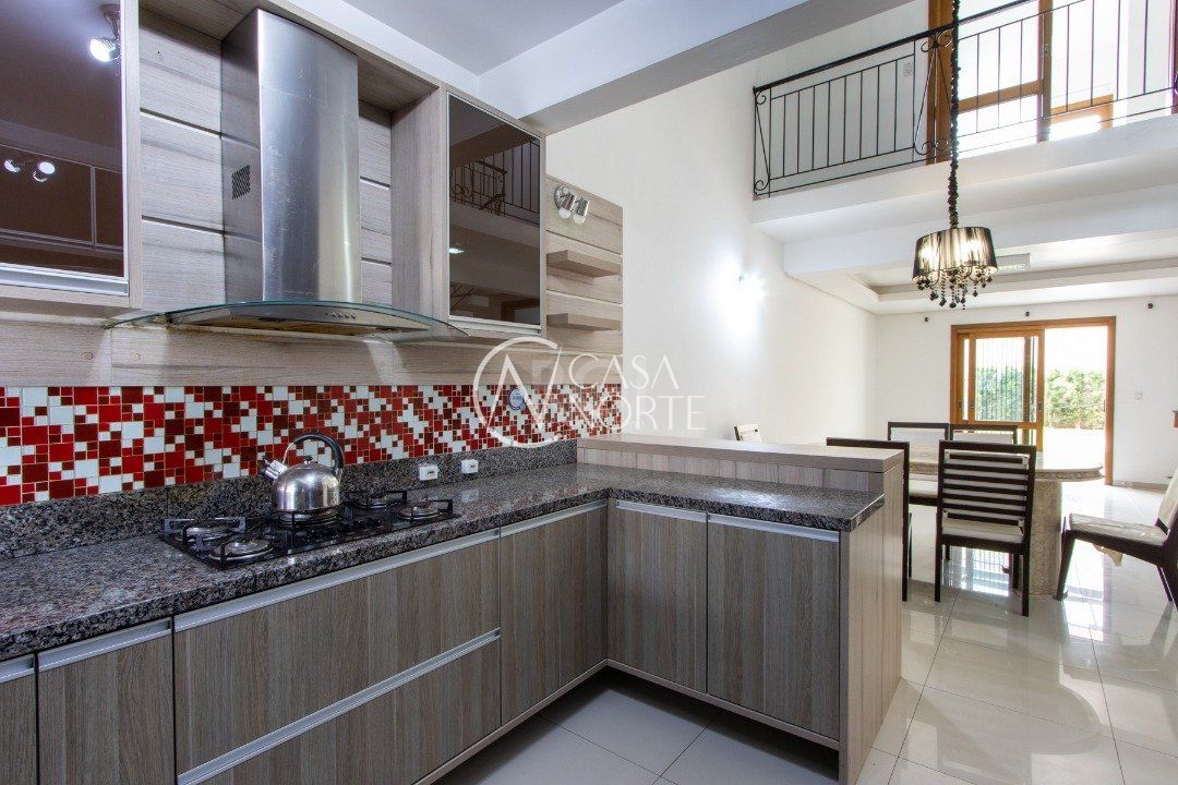 Casa à venda com 3 quartos, 204m², 3 suítes, 2 vagas, Rua Dario Cardoso no bairro Espírito Santo em Porto Alegre